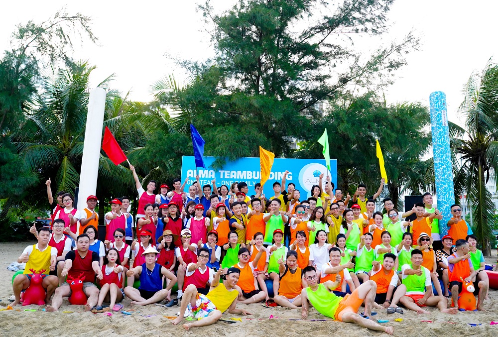 Công ty ALMA tổ chức teambuilding 2018 tại bãi biển Sầm Sơn